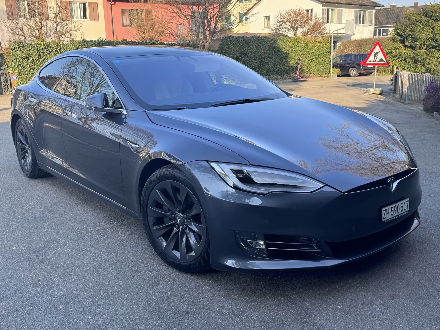 Gepflegtes Tesla Model S von SEDO TRANSFER